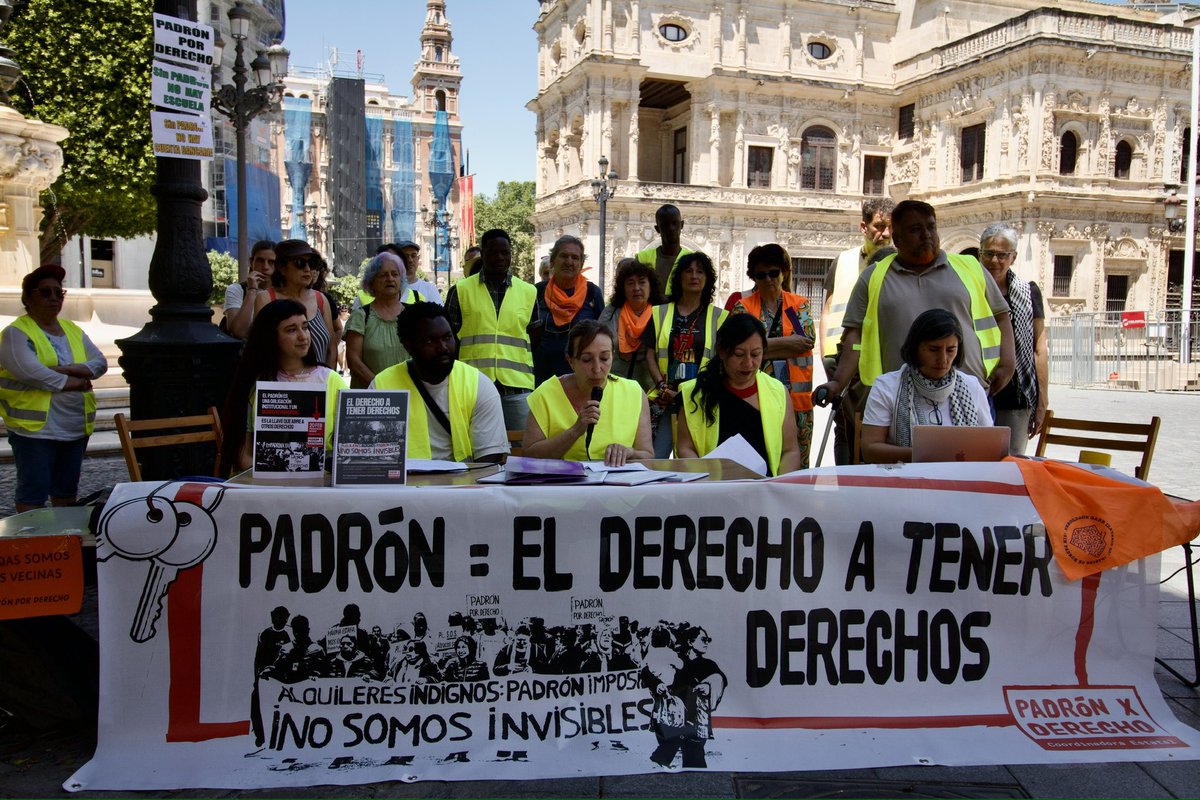 CoordiBarrios's tweet photo. Comenzamos rueda prensa #PadronXDerechos en @AyuntamientoSevilla donde se denuncia, al inicio de las Jornadas Estatales, el uso torticero que hacen las administraciones Municipales…
Sin padrón no hay Derechos… https://t.co/muUxXGIeIC
