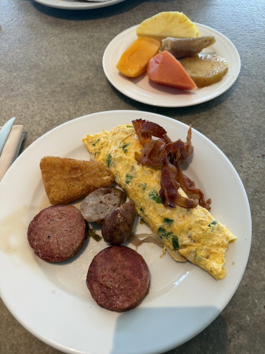 CameronLabUNC's tweet photo. Our last day was Jamie’s birthday, and we started it perfectly: a big breakfast with a spectacular ocean view, followed by a walk on the beach and a relaxing massage. https://t.co/BGD5YV60fF