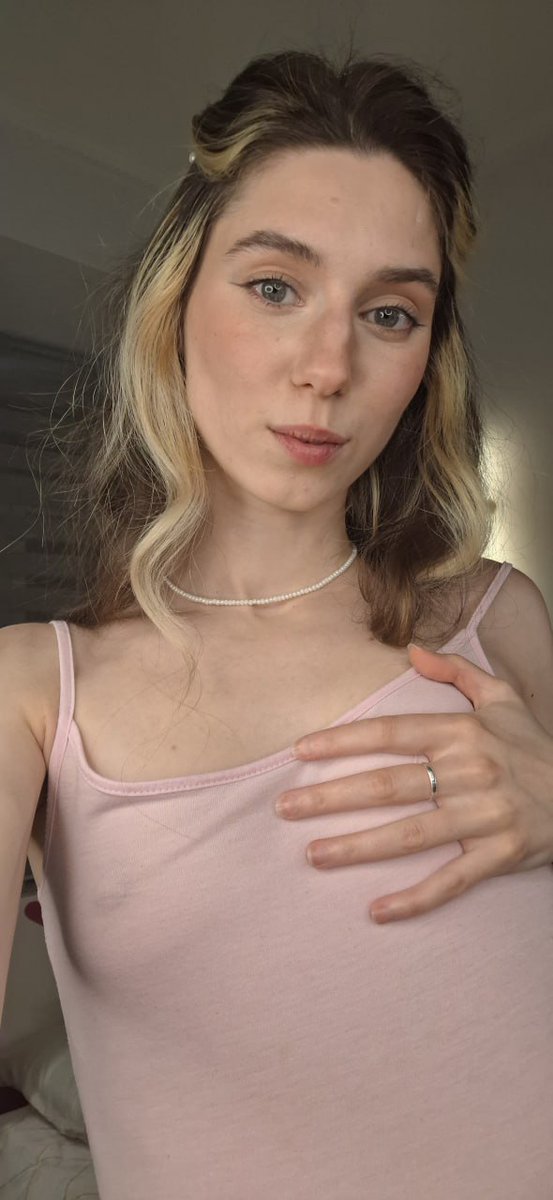 shellangel_x's tweet photo. be honest… could you resist me right now? 💋 https://t.co/HKjlAUux5A