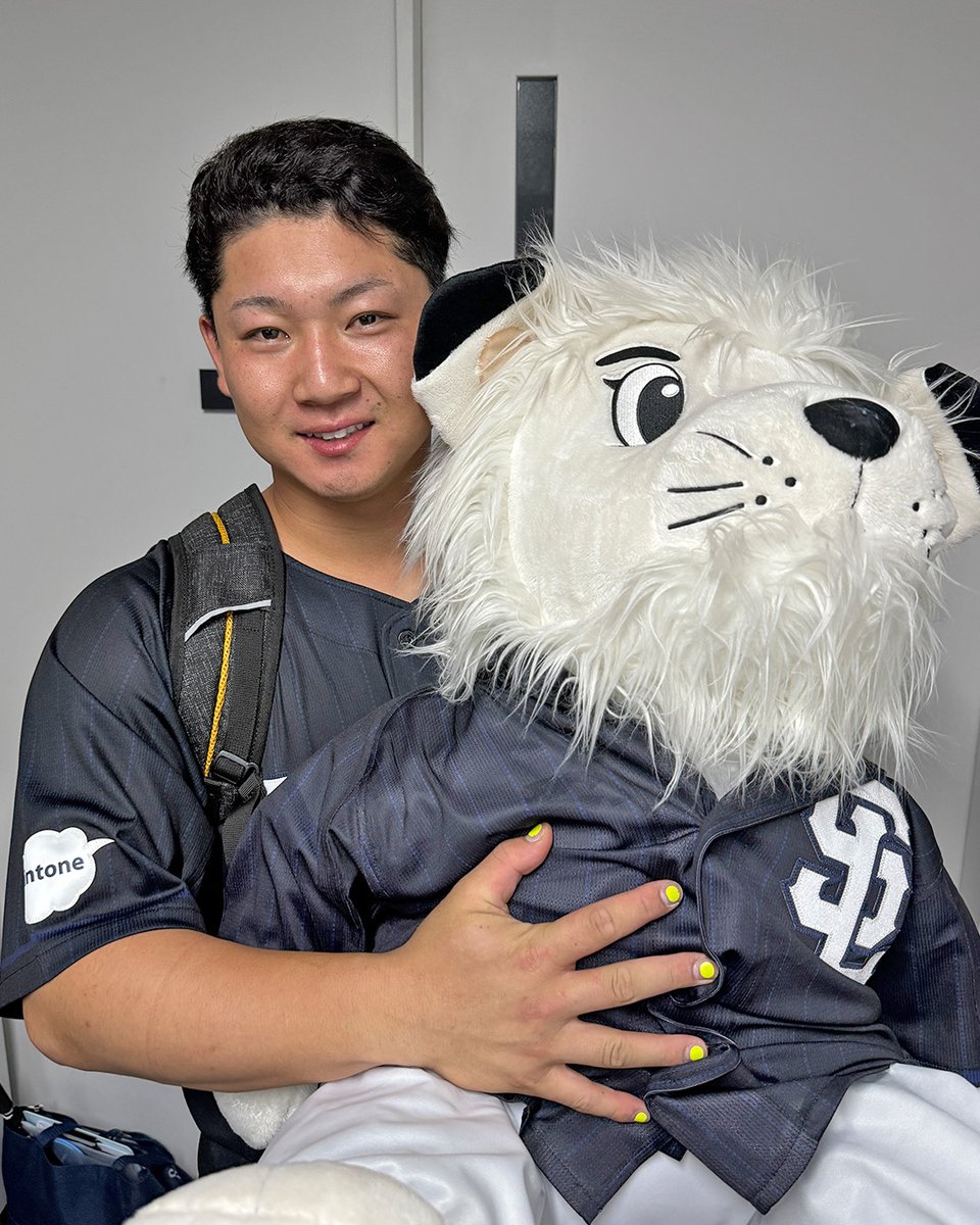 lions_official's tweet photo. ナイスバッティング＆ナイスホームラン！💪

#源田壮亮 選手
#古賀悠斗 選手

#seibulions #打破 #圧倒的至近距離 #交流戦 https://t.co/Ehi7fuC1wV
