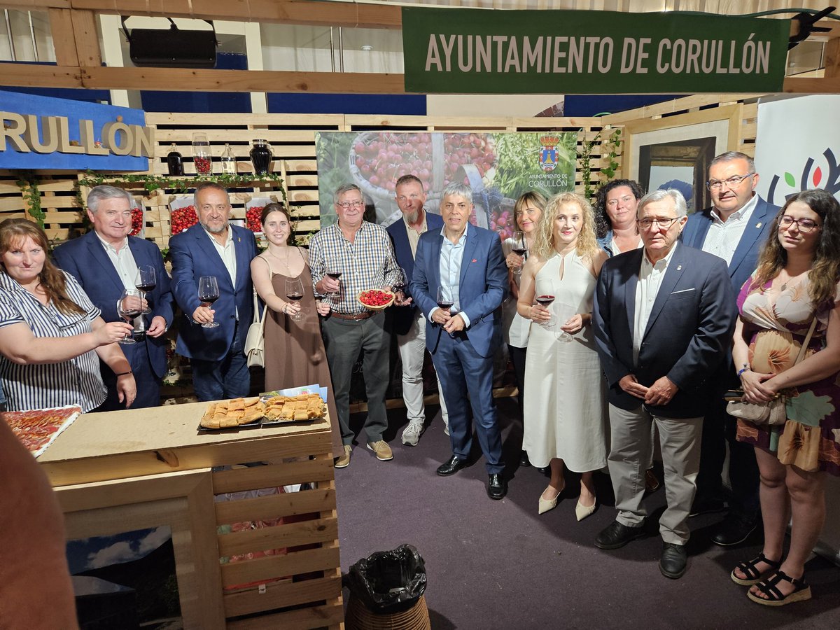 diputacionleon's tweet photo. 🍒 El presidente, @courel1966, ha encabezado la representación de la #DiputaciónDeLeón en la inauguración de la XXX Feria de Agroturismo y Multisectorial del #Bierzo, que ha pregonando la periodista Sonia Linares y se celebra este fin de semana en #Carracedelo. https://t.co/Fdr6R05x7R