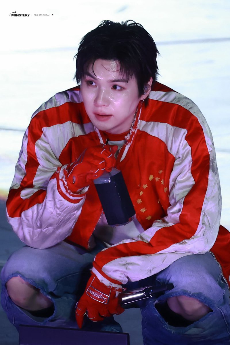 minstery_0309's tweet photo. 260528 Las Vegas  

🥵🥵🥵

#BTS #SUGA #슈가 #민윤기 #방탄소년단 https://t.co/MUFp9g3CGJ