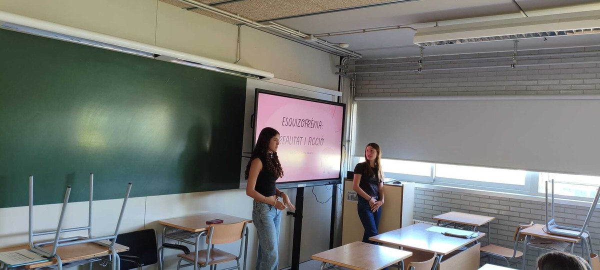 girvilanova's tweet photo. Més instants de les exposicions que l'alumnat del GIR de 3r i 4t d'ESO van fer als Vespres. https://t.co/EFKutzX56l