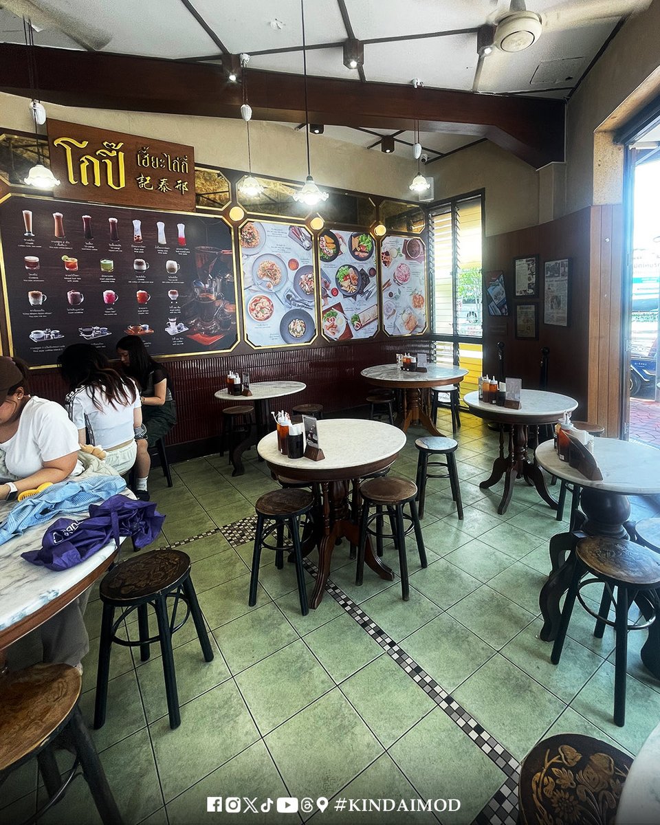 kindaimod's tweet photo. 🏠แวะเจออีก1ร้าน คาเฟ่รุ่นเก๋า🏠ย่านเสาชิงช้า🍵กับเมนูใหม่ ทางร้าน🥥💗
.
🍵🥥💗 น้ำมะพร้าวมัทฉะโคลด์โฟม 120 ฿ : น้ำมะพร้าวสีชมพูเย็นหวานน้อย ด้านบนเป็นโคลด์โฟมชีส มัทฉะญี่ปุ่น รสเค็มๆมันนิดๆ
.
🏠โกปี๊ เอี้ยะไถ่กี่
📍 หน้าศาลาว่าการกทม. @aroii 
#kindaimod #กินได้หมด #อร่อยบอกต่อ https://t.co/x89L11RgD2