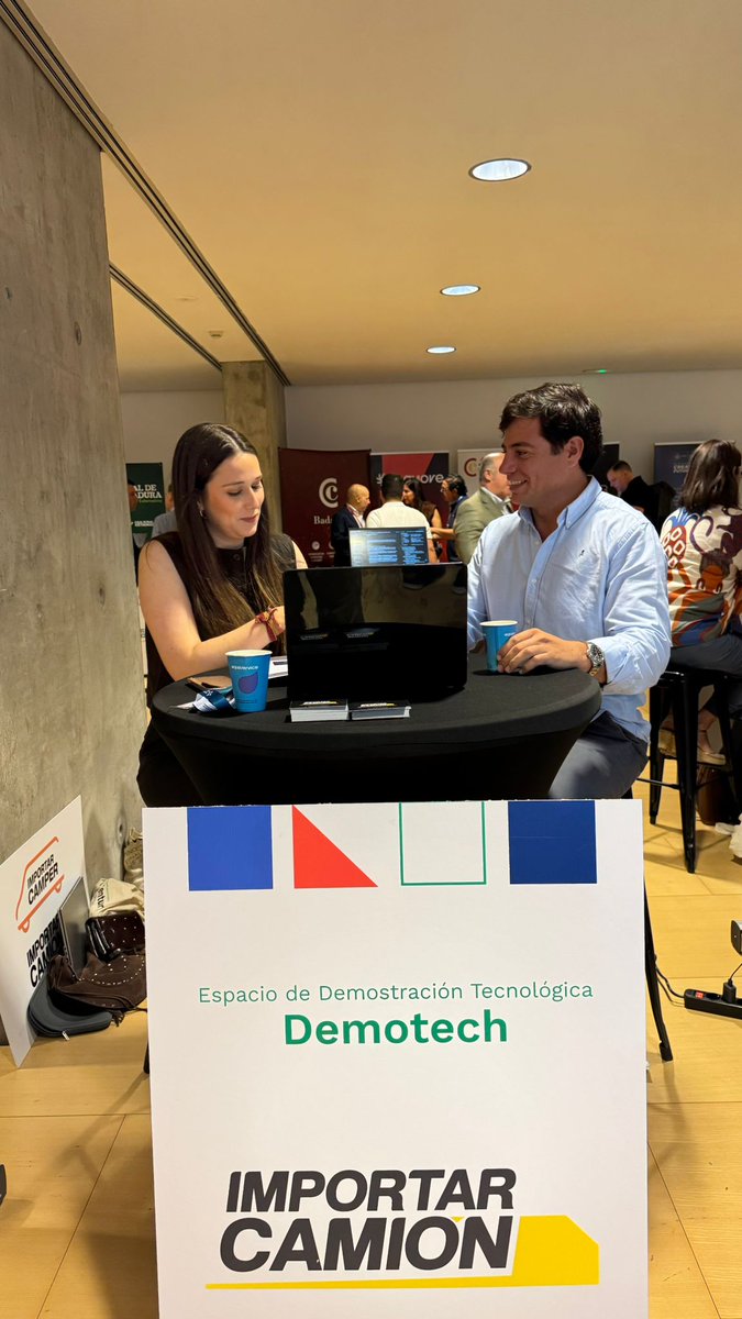 OpenFuture_Ext's tweet photo. @e_avante Agustín Sánchez (dinamizador) y Jose A. Crespo (director de #LaAtalaya) acompañaron a nuestras startups que tuvieron stand propio:

🔹@ecaptureDtech
🔹HIMALAYA COMPUTING
🔹PrometeoB2B
🔹@Drenpos
🔹ImportarCamion
🔹(Smart)Makings
🔹@ventumidc
🔹MarwanAI
🔹@phiteca_es https://t.co/WvG6L95DUe
