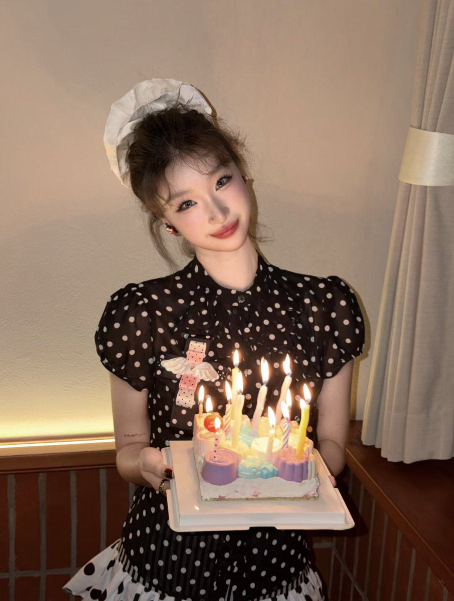 2138jjj's tweet photo. 生日快乐，我的好姐妹👭 https://t.co/G6mFrYoUHZ