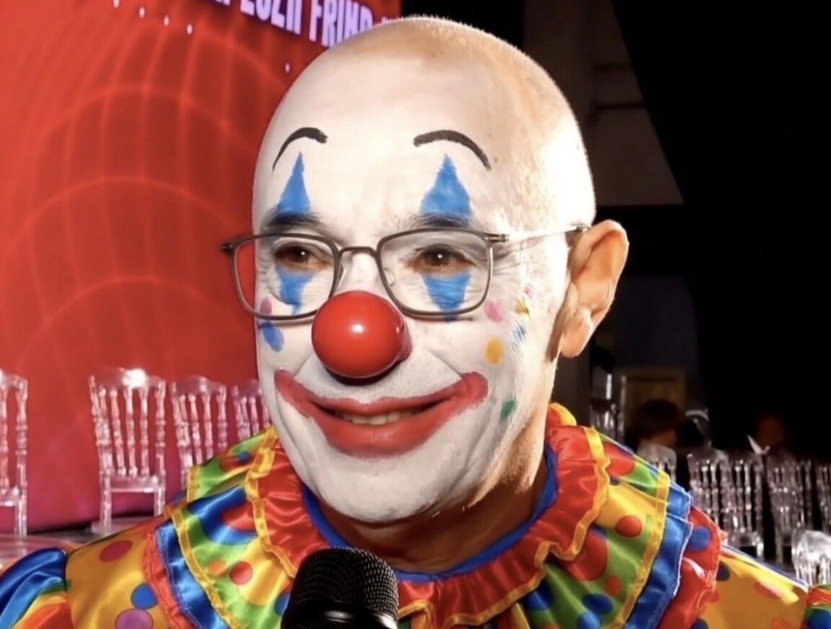 IonicRad's tweet photo. @LizethTorresC Fácil.  Te lo explico.  Cuando tienes a un payaso de técnico, el equipo termina siendo un circo https://t.co/rAn8zgzRNu