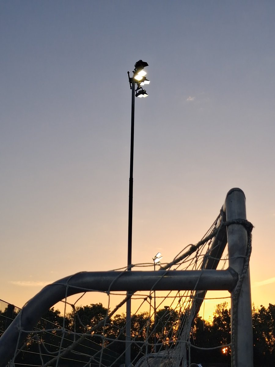 srfc03's tweet photo. #FloodlightFriday https://t.co/04RTrYCM4i