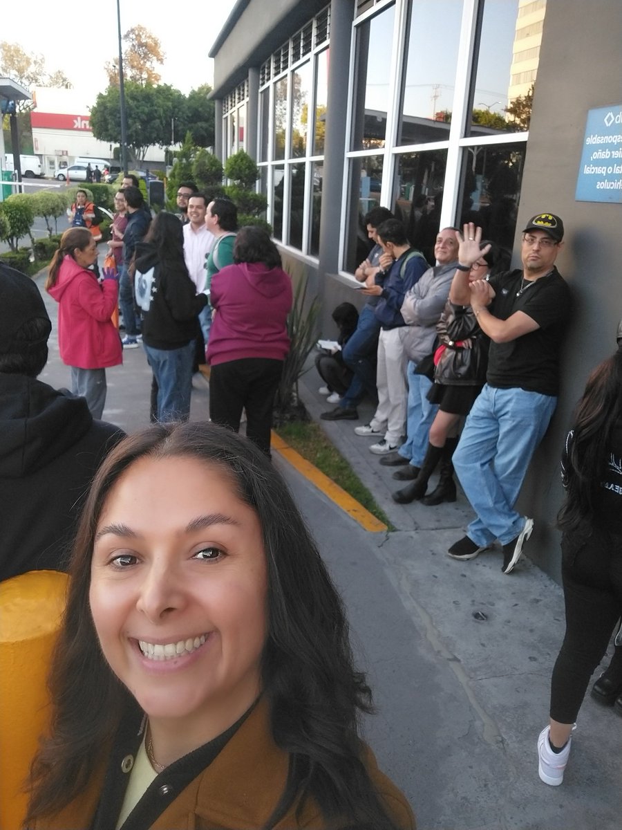 litzahaya's tweet photo. @aesquinca @soycristenorio @patyvelascoalfa @MonyLoOficial ya estamos esperándolos bien ordenaditos con lista y todo #efectopositivo #alfaradio https://t.co/Zh9EzeKQLk