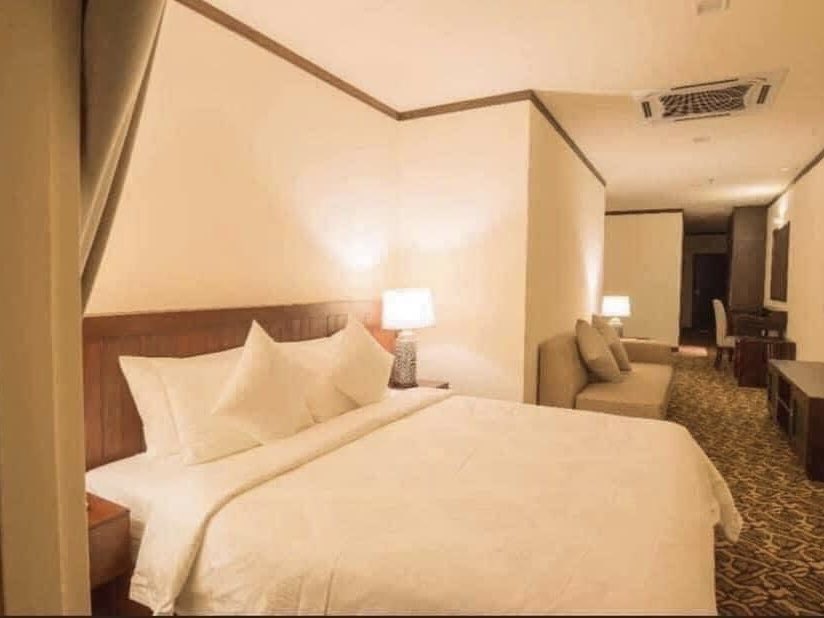cutibajetco's tweet photo. Riviera Suite Hotel Melaka ni 2H1M RM150 je, bilik besar dan selesa, siap ada kolam indoor. Tengahari pun boleh mandi tak risau panas 🌞 https://t.co/epOxluhJlt