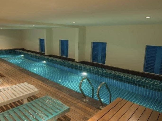 cutibajetco's tweet photo. Riviera Suite Hotel Melaka ni 2H1M RM150 je, bilik besar dan selesa, siap ada kolam indoor. Tengahari pun boleh mandi tak risau panas 🌞 https://t.co/epOxluhJlt
