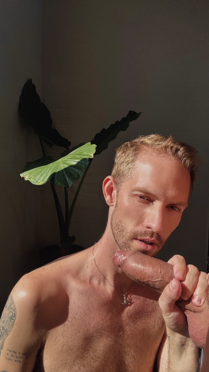 JaxonRadoc's tweet photo. Golden hour well spent with the super sexy @themaltstallion ☀️ https://t.co/d2d5eBohDA
