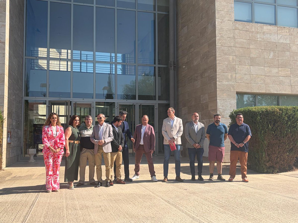 HaciendaCLM's tweet photo. 🌐El @gobjccm destaca dos apuestas claras en materia de #tecnología: la #Agencia de #Transformación #Digital y el #CRID

👉Durante su participación en la jornada #TelecoSmartDay en #Cuenca. #COITTCLM

ℹ️
https://t.co/jq0KjAlNeC https://t.co/4ozBCcn0Rt