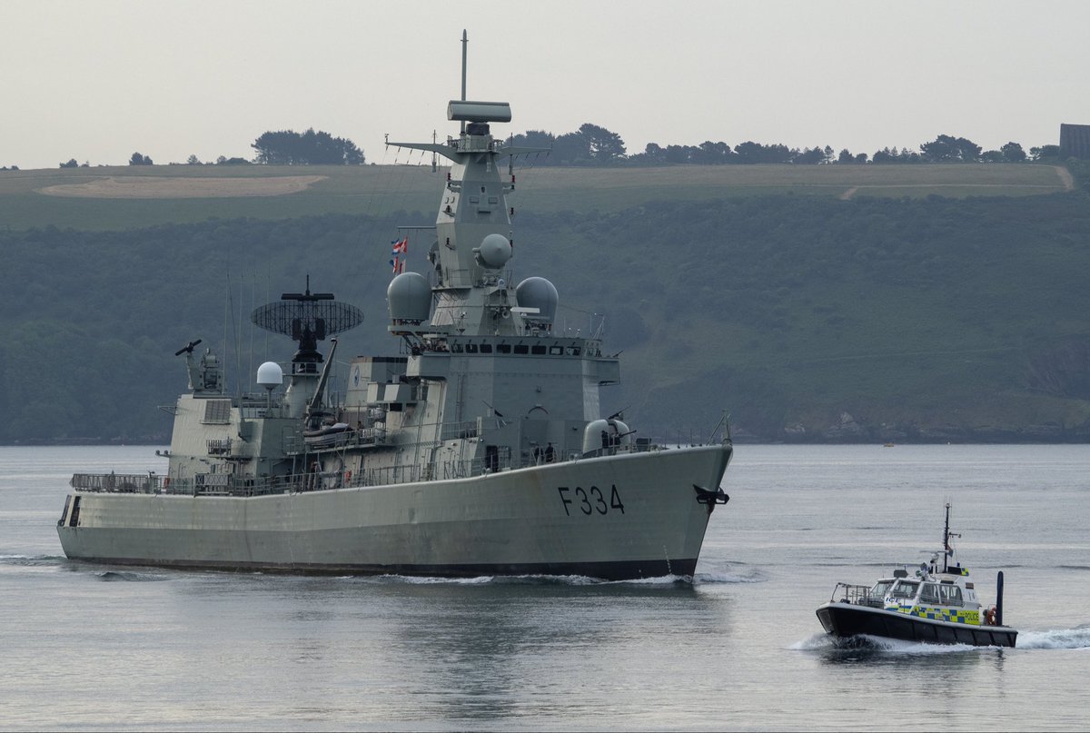 TomLeachPhotos's tweet photo. The first of 3 arrivals into @HMNBDevonport this morning, NRP D.Francisco de Alemida of @MarinhaPT arriving quite a few hours earlier then scheduled on a nice calm, but cloudy morning over the sound! https://t.co/l6rkKZyFXa