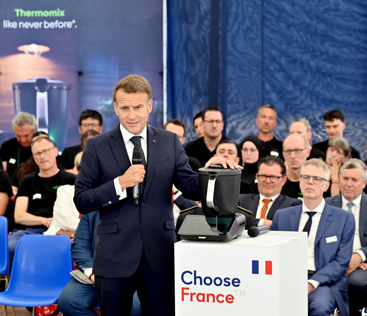 vorwerk_gruppe's tweet photo. Honored to welcome President Emmanuel Macron to our Thermomix® facility in Donnemain-Saint-Mamès and present the 2-millionth Thermomix® produced in our integrated Franco-German manufacturing network. A milestone powered by German engineering and French manufacturing expertise. https://t.co/GebiPMnVCn