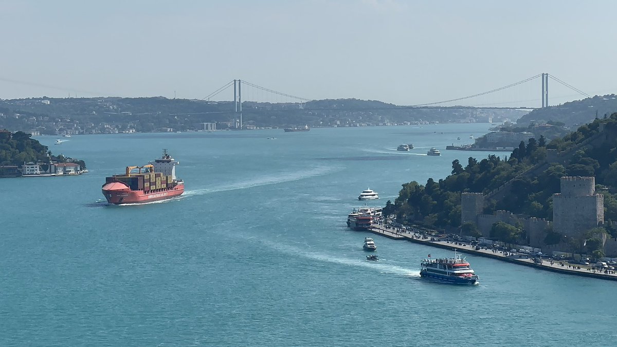 melikeboduroglu's tweet photo. 573 yıldır: İstanbul, İstanbulluyor 🌊 https://t.co/x9zJN4q3KN