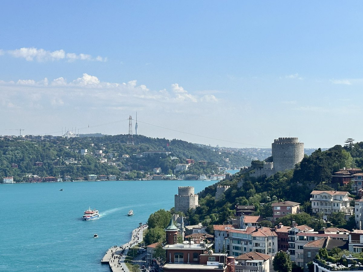 melikeboduroglu's tweet photo. 573 yıldır: İstanbul, İstanbulluyor 🌊 https://t.co/x9zJN4q3KN