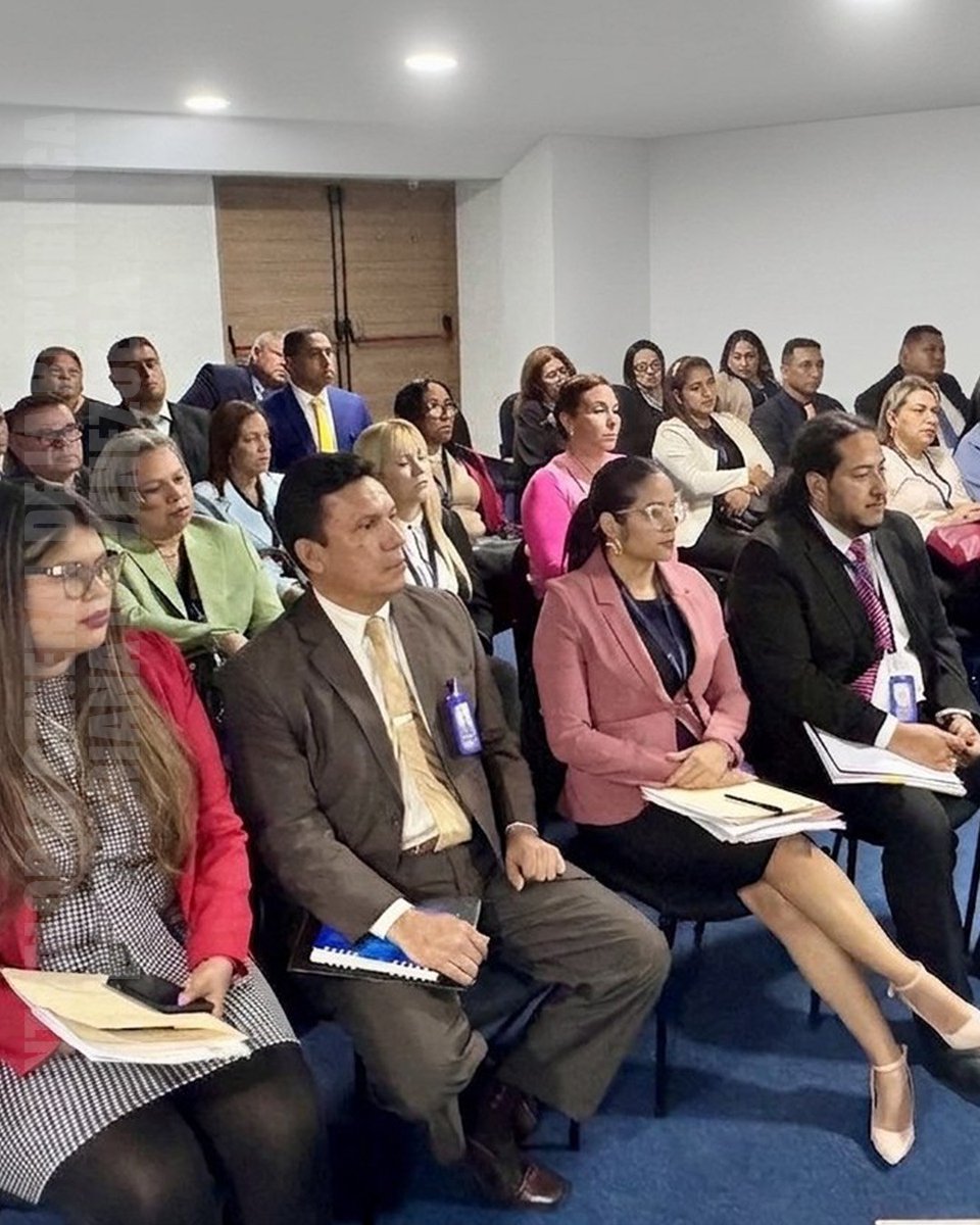 CGRVenezuela's tweet photo. De acuerdo con lo expresado por el Dr. Vizcaíno, la gestión contralora está profundamente ligada a la tarea emblemática que cumple actualmente el Estado con los proyectos comunales, que para la CGR y el SNCF representa un tema de observación y estudio constante.

3/5 https://t.co/nTttegblwz