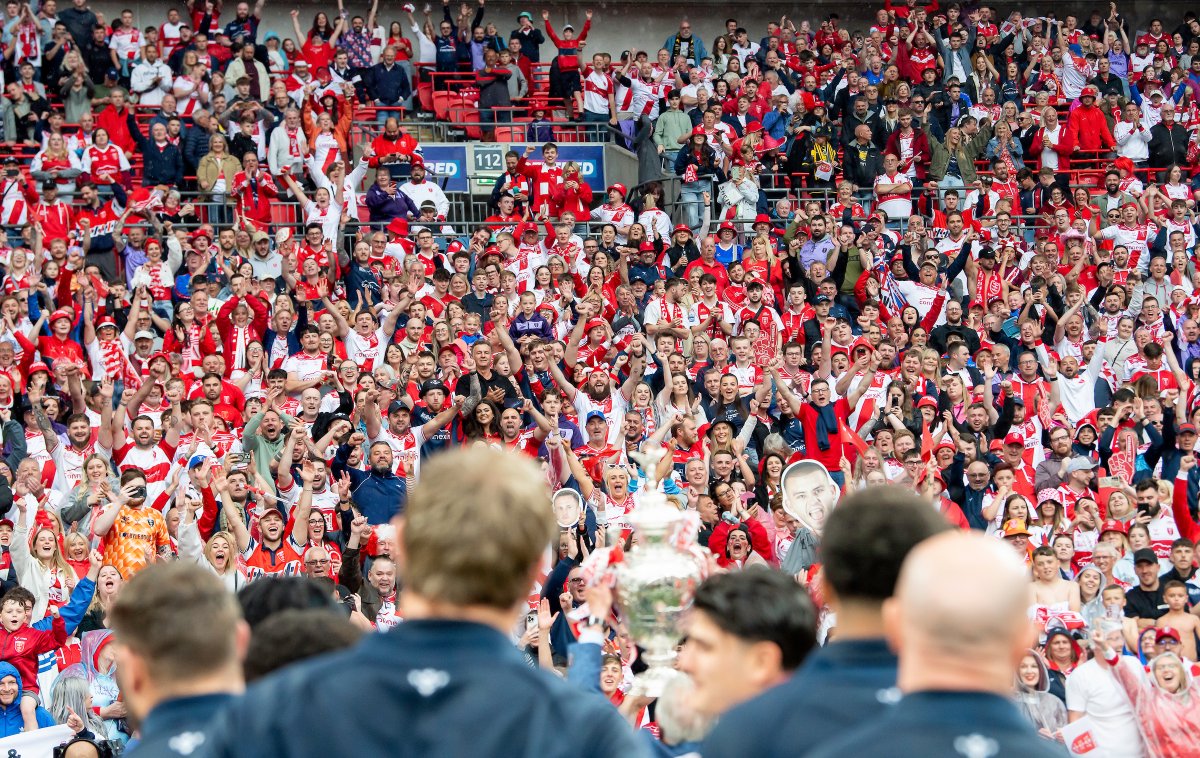 hullkrofficial's tweet photo. Let’s create a sea of Red and White in the East side of Wembley Stadium tomorrow 😍

Bring your flags, bring your scarves and get our end bouncing, once again ❤️

#UpTheRobins🔴⚪️ https://t.co/FaIzQ4bPIz