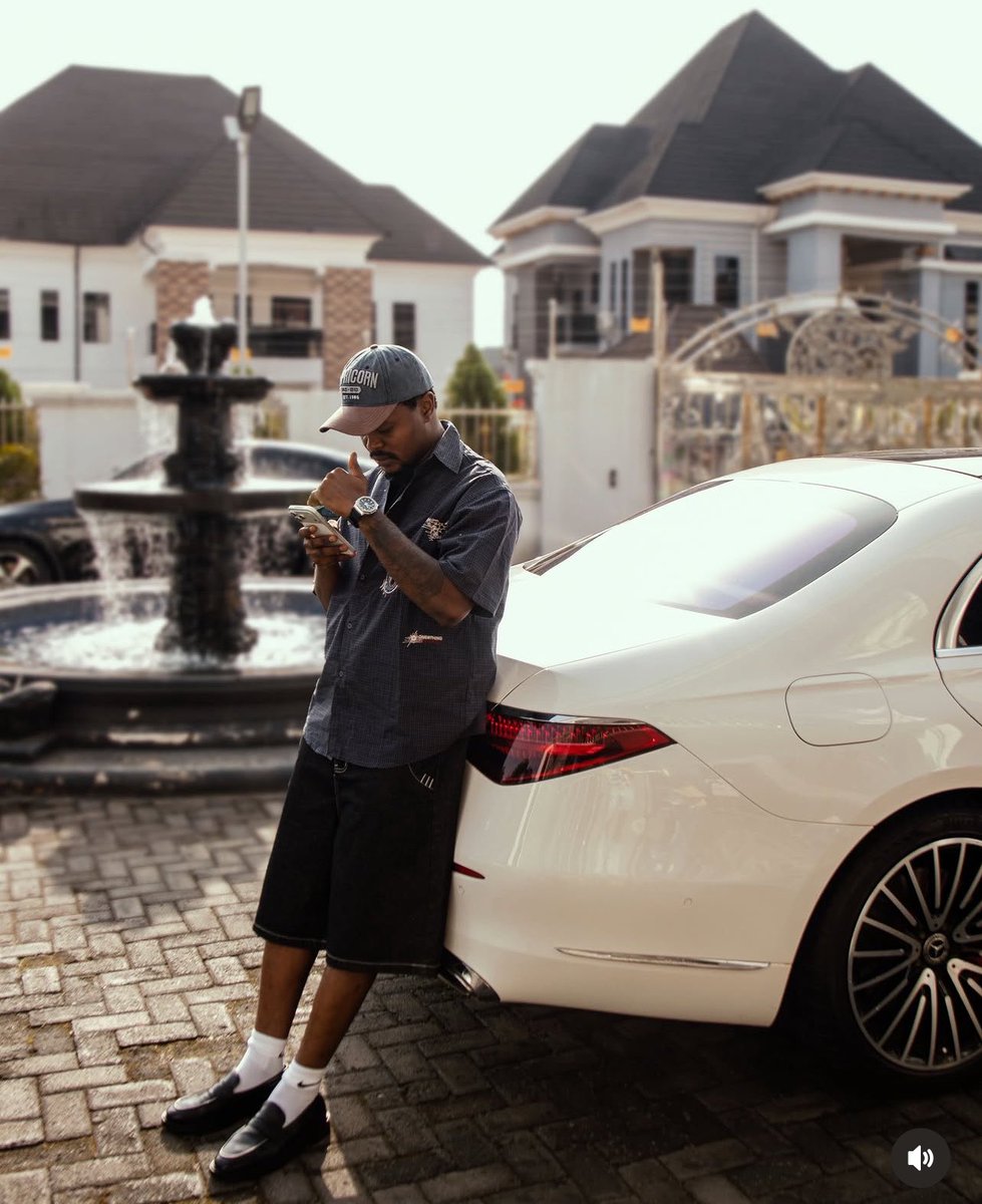Esmart26's tweet photo. Since Blord comot for prison, e just dey move like Wizkid 😂 https://t.co/MwM6JkB9zx