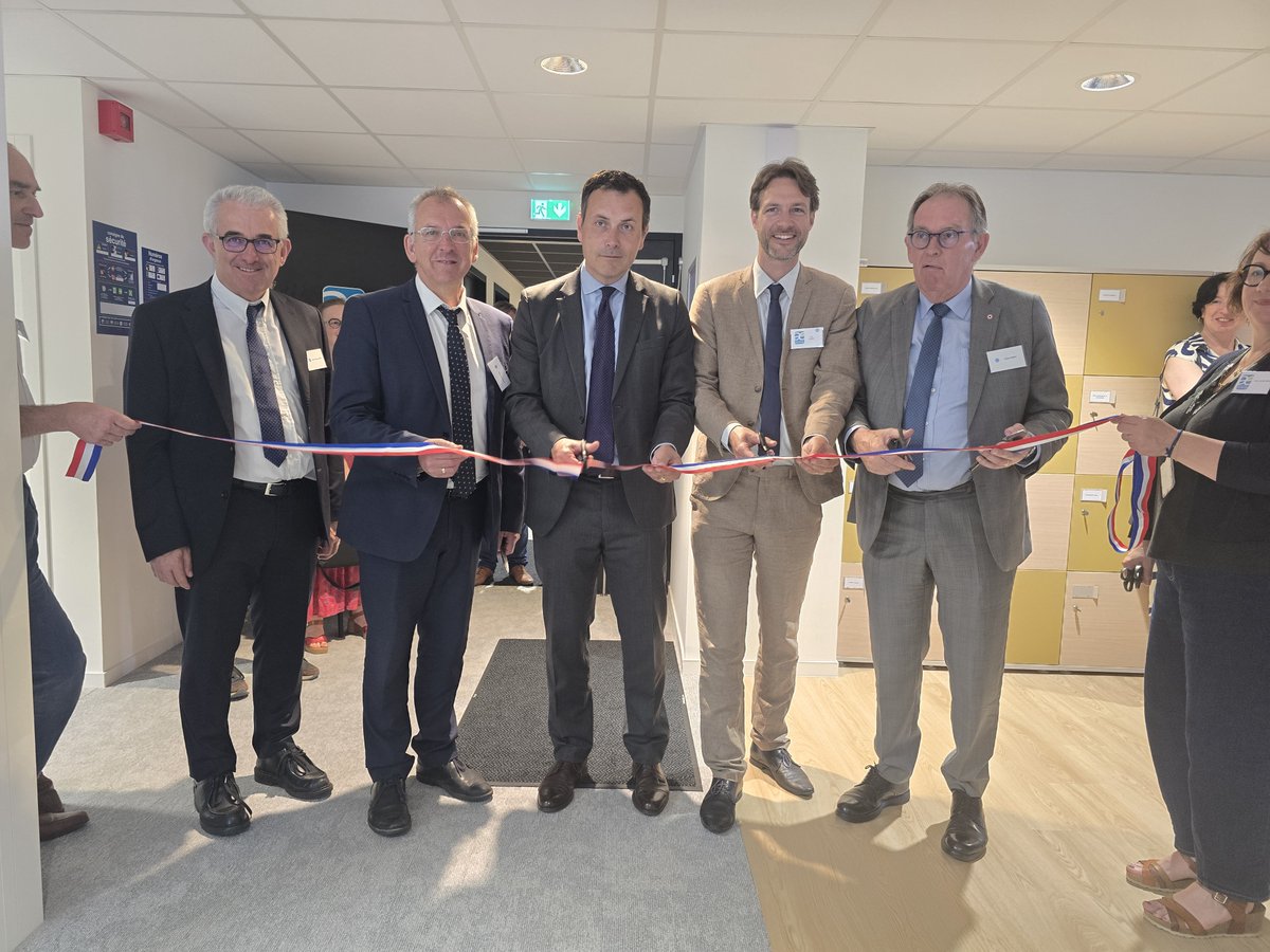Prefet22's tweet photo. | Inauguration des nouveaux locaux de la délégation Armorique de l'Agence de l'eau Loire-Bretagne |

🇫🇷✂️ Ce vendredi, le préfet des #CôtesdArmor a inauguré les nouveaux locaux de la délégation Armorique de l'Agence de l'eau Loire-Bretagne. https://t.co/H6nHIgoNSd