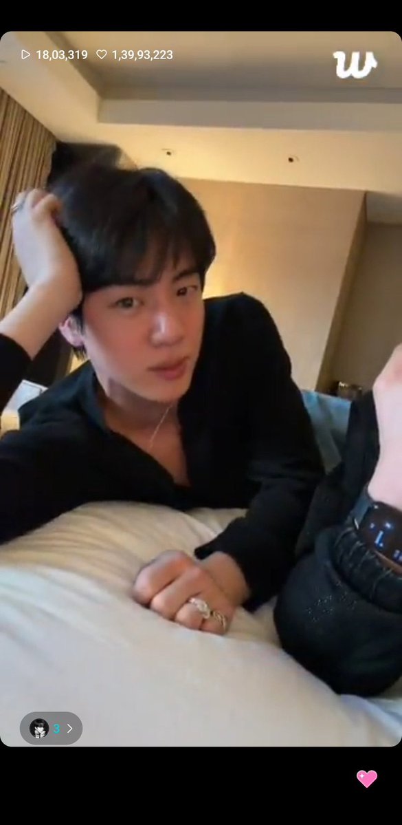 seokjinnie's cheeks 👨🏻🚀💙 tweet media