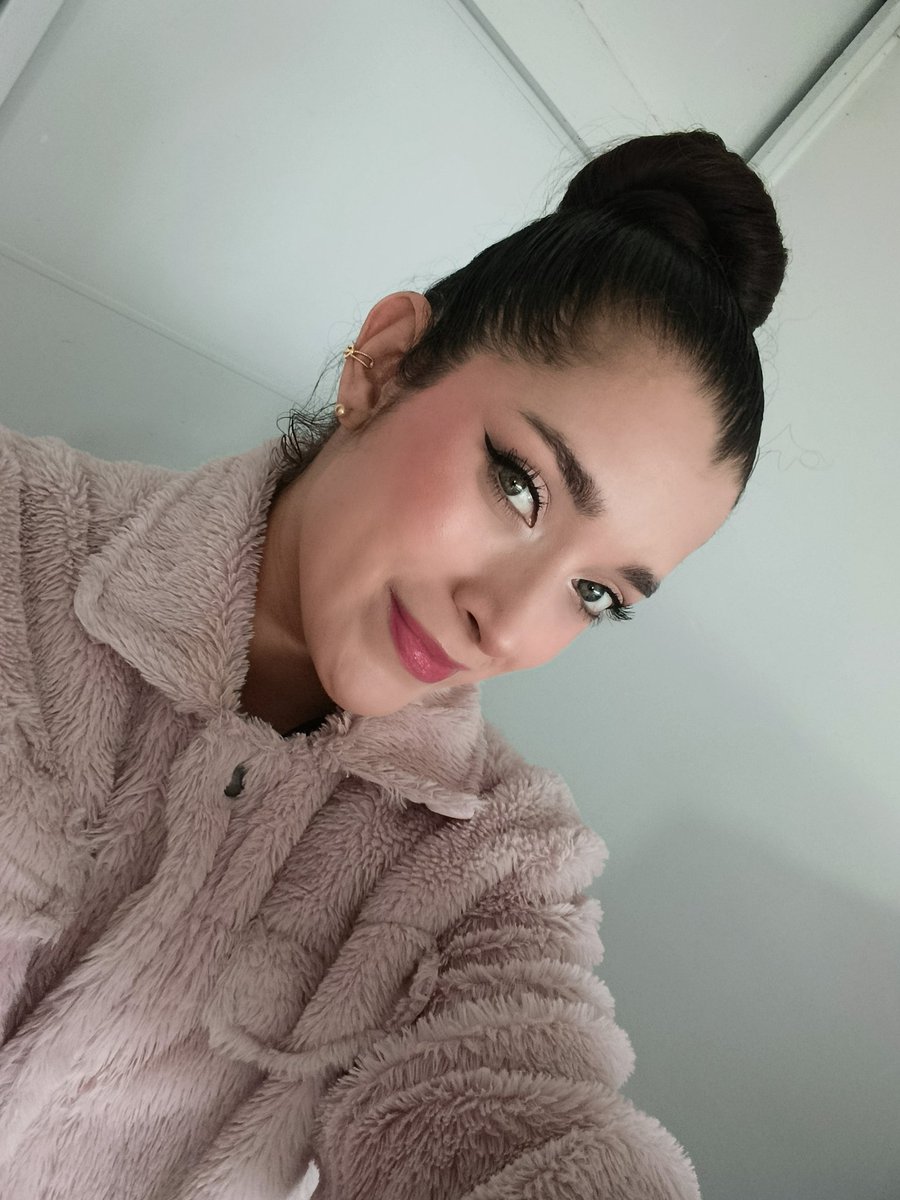MariaSepul31698's tweet photo. Despertando con frío,y ustedes cómo amanecieron? ☺️ https://t.co/QgJWfhuRZT