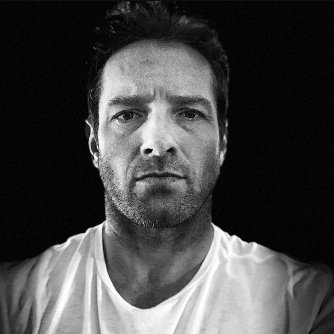 WolfFeller's tweet photo. Day 421 of posting the first Ian Bohen photo that Pinterest recommends.
This man looks exquisite in black and white. Just absolute 😘🤌
#IanBohen #day421 #trend https://t.co/JmMNaE9gKx