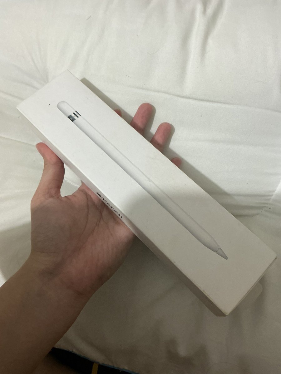 ModernMo10's tweet photo. ส่งต่อ Apple Pencil1 850-♥️🍎

มีกล่อง มีรอยตามการใช้งาน
ไม่มีหัวเปลี่ยนไม่มีที่ชาร์จ

(เปลี่ยนไอแพดเลยไม่ได้ใช้งานแล้วค่ะ)
#applepencil #ส่งต่อปากกาไอแพด #ส่งต่อapple
#ส่งต่อiphone https://t.co/IQv5gsssm7