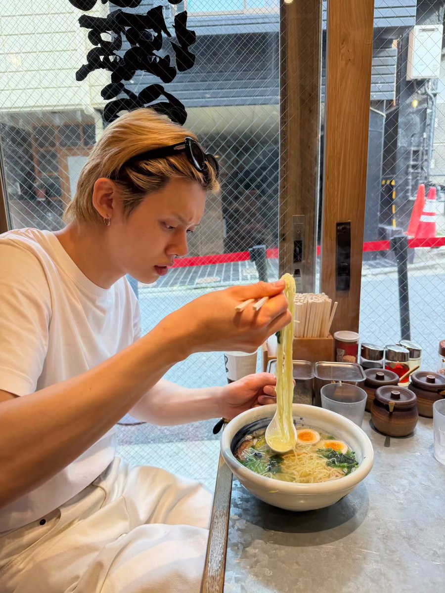 txt0913yz's tweet photo. 260529 ヨンジュン Instagram 聖地
#yawnzzn 
 
🍜 俺流塩らーめん原宿駅前店
東京都渋谷区神宮前１丁目２１−１３ Dice神宮前 1階

#YEONJUN #연준 #ヨンジュン #TXT #투바투 https://t.co/otGGDk4nEl
