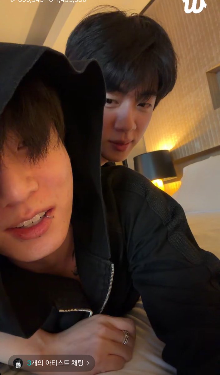 97Jungukk's tweet photo. Jungkook &amp; seok jin! https://t.co/7G5SjLJrMi