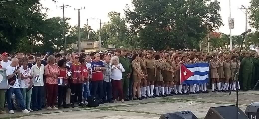 BelkisBlancoCo1's tweet photo. Artemisa con el pie en el estribo, como diría nuestro GE Raúl Castro Ruz.
Su dignidad, entrega por la Revolución y su decoro jamás serán mancillados por las patrañas el imperialismo.
#RaulEsRaúl https://t.co/uScaUAiNwo
