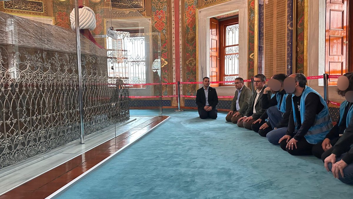 dsmkucukcekmece's tweet photo. 29 MAYIS İSTANBUL’UN FETHİ KAPSAMINDA FATİH SULTAN MEHMET HAN’IN KABRİ ZİYARET EDİLEREK DUALAR EŞLİĞİNDE ANILDI https://t.co/bICFai7fDs