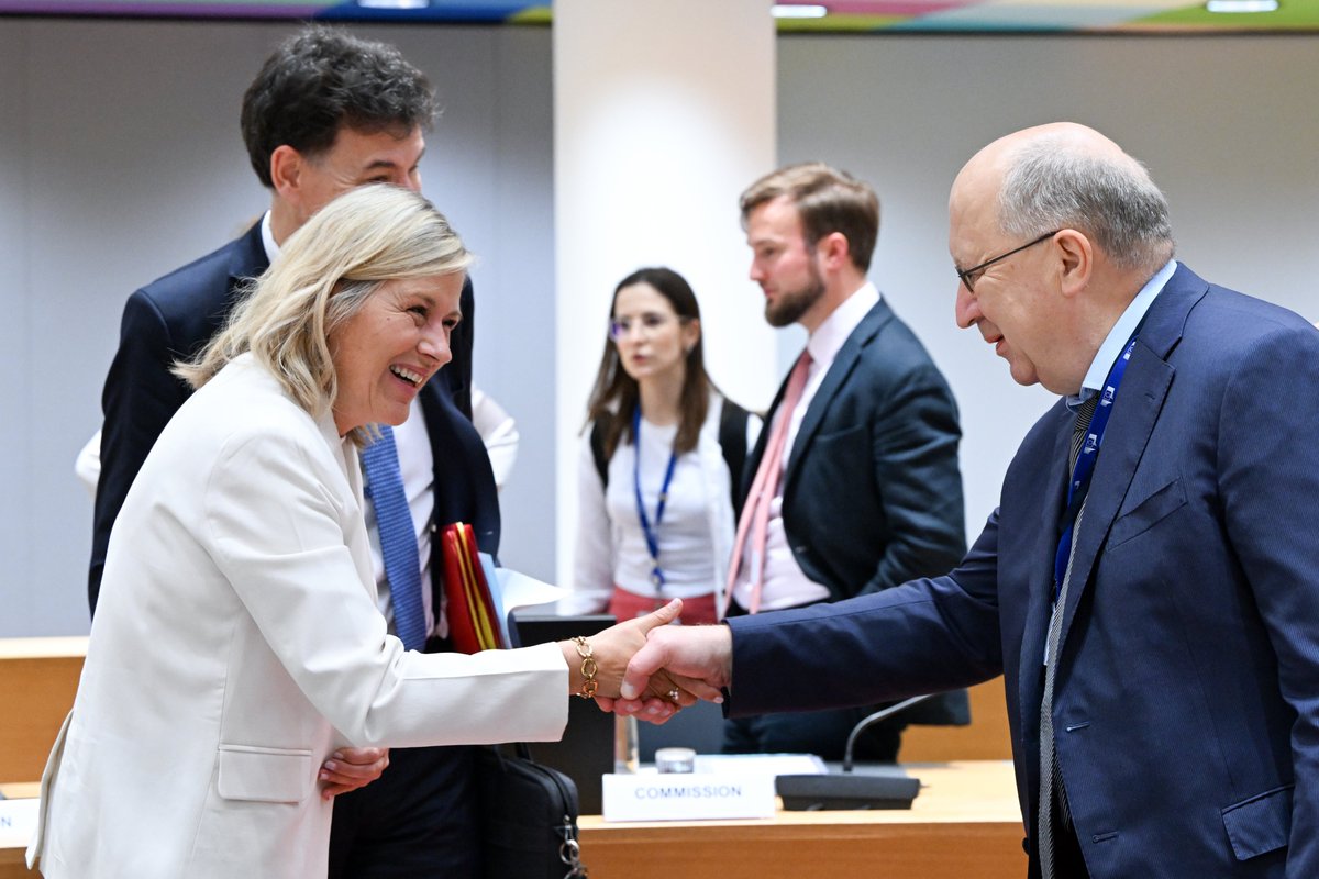 BelgiuminEU's tweet photo. #COMPET | Ministers are discussing research &amp; space today. Minister @vanessmatz represents Belgium 🇧🇪

On the agenda ⇊
🔬 Horizon Europe Package
🤝 Science diplomacy
🛰️ EU Space Act
🛡️ Space for economic security https://t.co/ZwFIzmrmUn