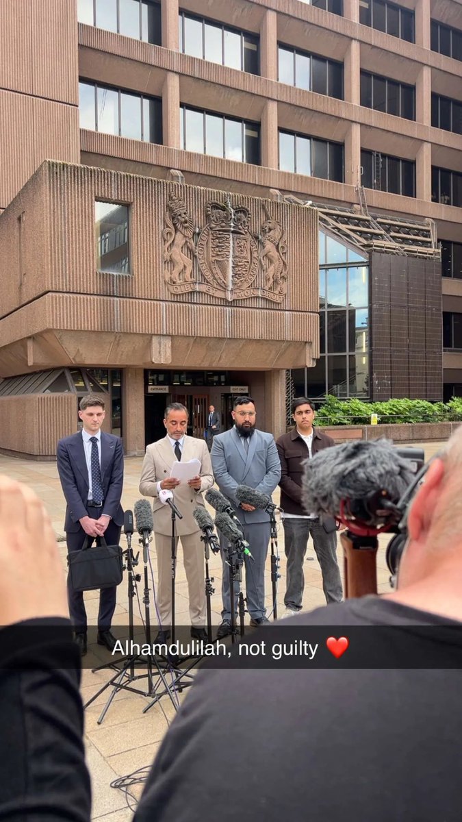 ObserverGlasgow's tweet photo. Manchester airport brothers Not Guilty #manchester https://t.co/lkKZIOorbP