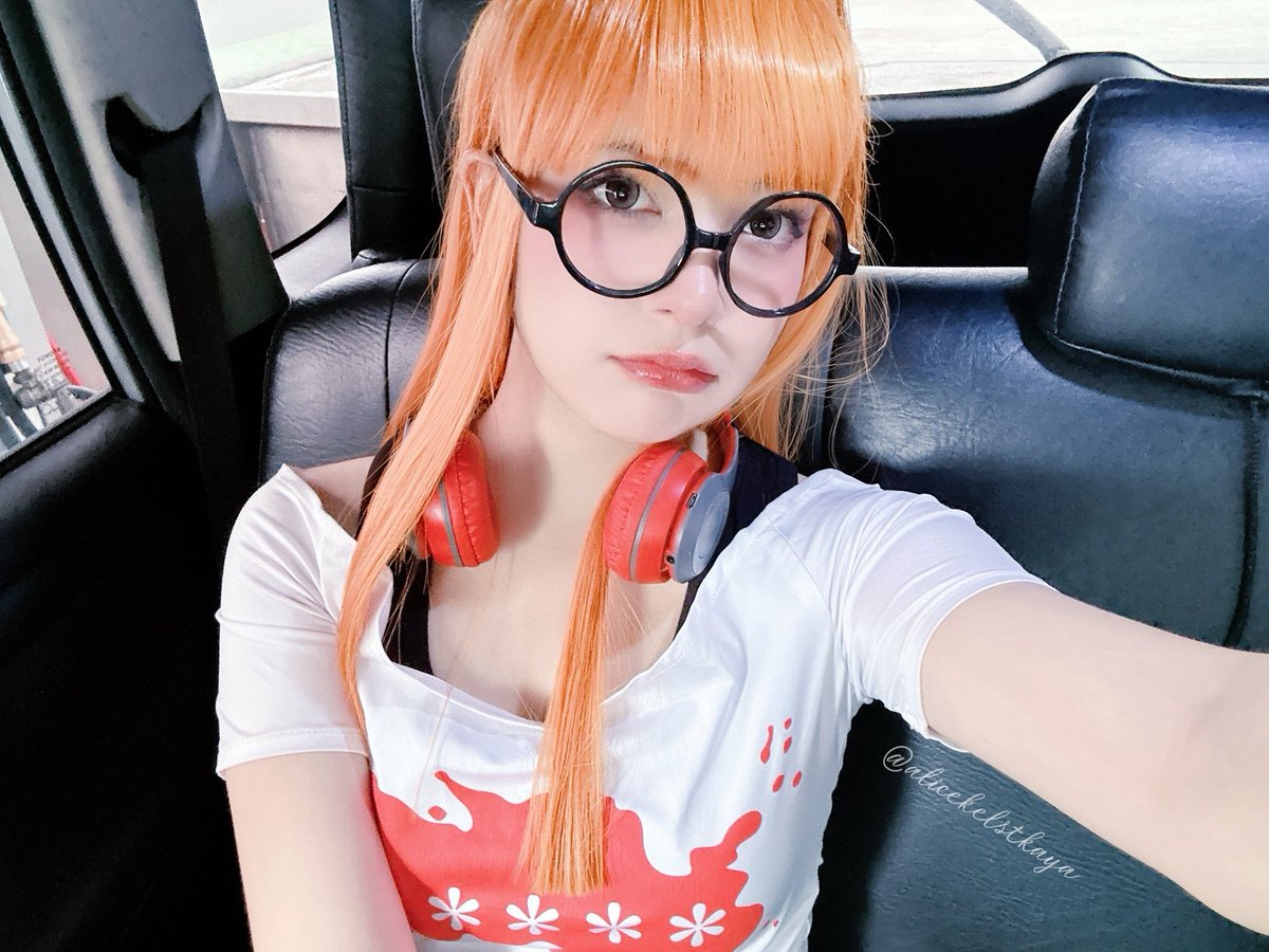 alicekelstkaya's tweet photo. has anyone seen that new game Paralives on steam?? it literally just dropped in early access and im so close to buying it but i just KNOW im gonna get bored in 20 minutes because my interior design skills are non-existent. like actual trash HAHAHA https://t.co/foqsCEwFC7