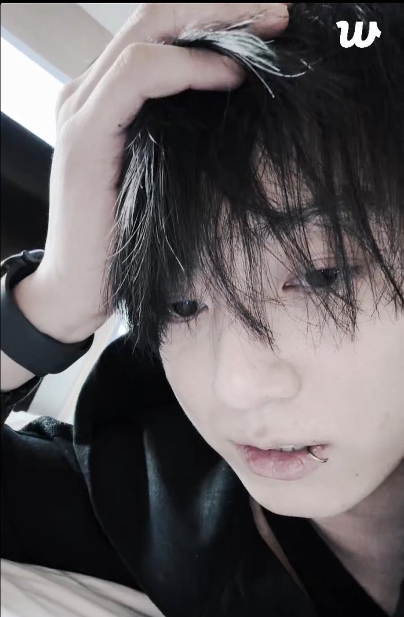 hourlyforjeon's tweet photo. Boyfriend Jungkook https://t.co/pmeqb3x8SU