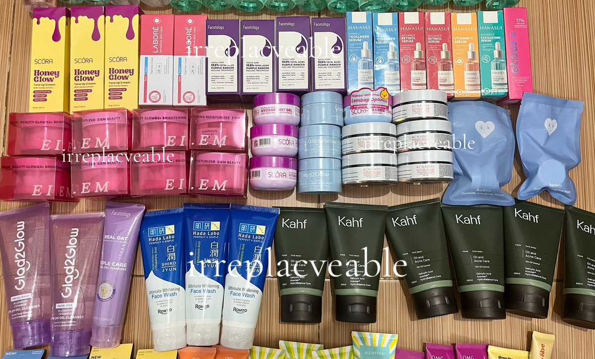 irreplacveable's tweet photo. hai guys, aku jual skincare, makeup, bodycare nih, harganya yg pasti lebih murah dr official. 100% ori (hasil dr war flashsale), new &amp; sealed.  yuk intipp 👇🏻

📍Tangerang https://t.co/wQ5WMAhetE