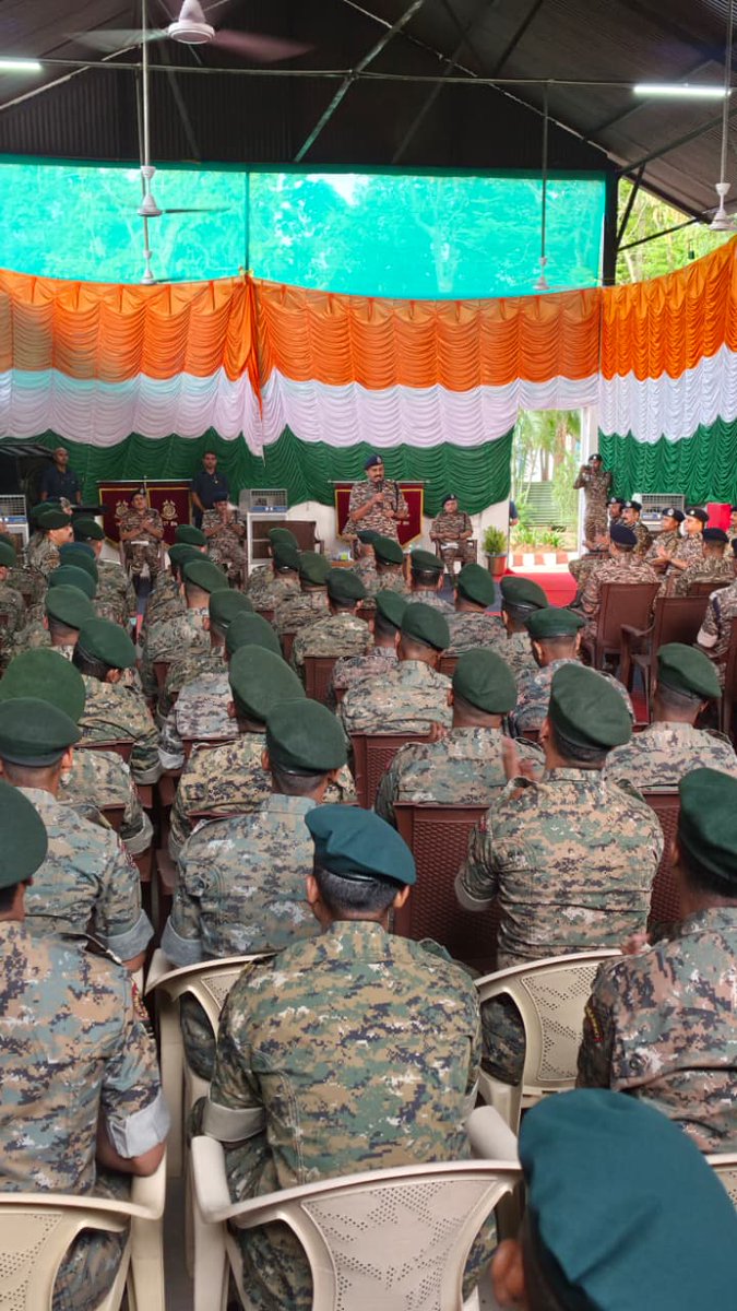 crpfindia's tweet photo. Boost on the ground! 

To wipe out remnants of Naxalism from West Singhbhum, DG @crpfindia Shri G. P. Singh, IPS, reached Chaibasa today to motivate on-ground commanders & troops. He congratulated the troops and On-ground Commanders for historic success achieved against Naxalism. 
​During a 'Samvad', he interacted with personnel, emphasizing operational precautions, work ethics, health & welfare, before joining them for tea.

#NationFirst
#Vandematram150 
#MissionNaxalMuktBharat2026
@gpsinghips
@CentralZoneCrpf
@JharkhandCrpf