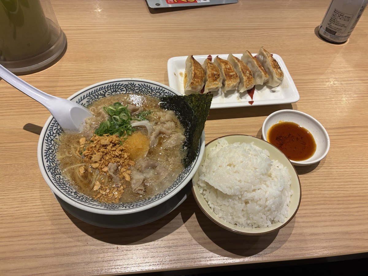 01000Blue's tweet photo. 怒涛の1週間頑張ったご褒美でたまには外食🍜 明日は久々に朝ゆっくり起きよう😊 https://t.co/T1vJTixEGE