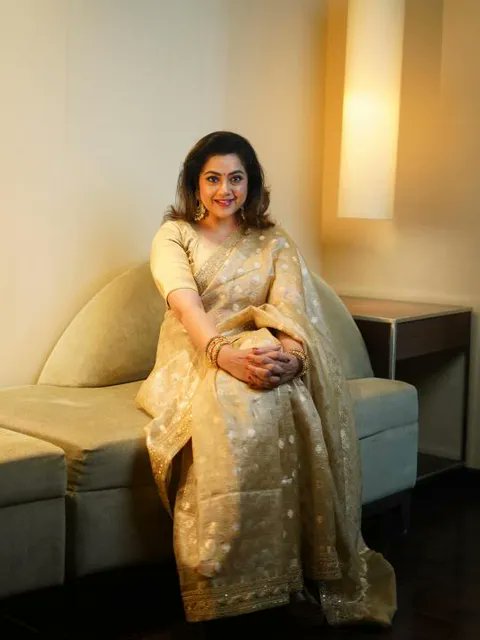 SooriyanFMlk's tweet photo. வெண்ணிலவு சாரல் நீ

#Meena #Actress #Sooriyanfm https://t.co/TC0Eyx0Xdh