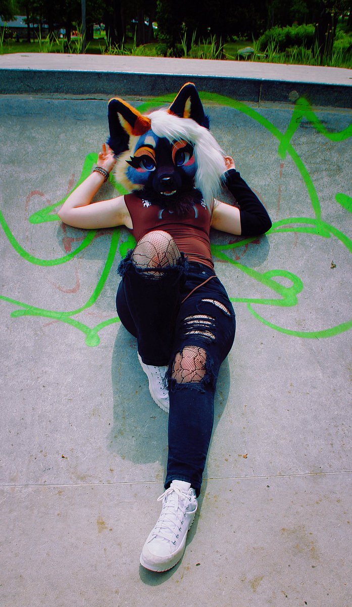 QuaiIip's tweet photo. Someone just hit 1k followers thank you guys SOSOOSOSOS much 💜 ✨ 

I wouldn't be anything without your heartfelt support.

#furry #fursuiter #fursuitfriday  #femfursuiter https://t.co/wyBoCYc0O6