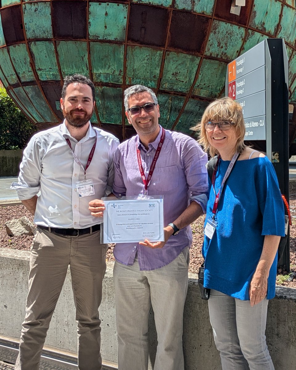 BITS_bioinf's tweet photo. At #BITS2026, we had the pleasure of recognising @FilippoUtro for his outstanding BITS lecture: "From Classical to Quantum: New Computational Paradigms for Life Sciences"
Huge congratulations and thank you for your significant scientific contribution to this yearโs conference! ๐ https://t.co/Xpm9Yx6Y9X