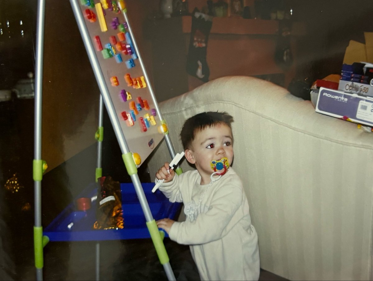 manuserrano12_'s tweet photo. 23 añitos ya 😊😊 https://t.co/GWC86GMycR