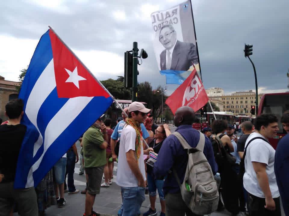 DGE_Ariguanabo's tweet photo. ✊🏻Miles de manifestantes participaron en Roma🇮🇹 en una marcha Con #Cuba🇨🇺 por la Paz, desde la iconica Piazza del Cinquecento hasta la enbajada de #EstadosUnidos🇺🇲,  en apoyo al pueblo de la isla.
📌 Tomado de Prensa Latina https://t.co/d6omCgZG0Z
