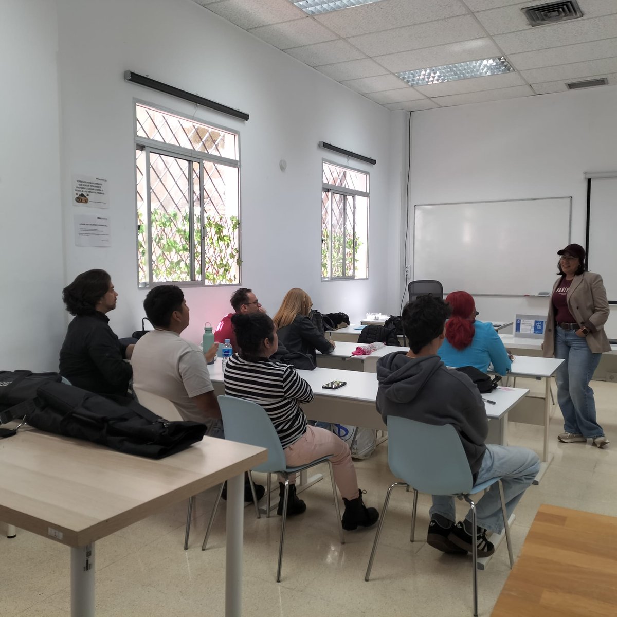 BarriosFgull's tweet photo. 🚀¡Éxito en el curso de Dependiente/a de Supermercado! Tras una sesión de entrevistas con Patricia Expósito (RRHH de Agrucan S.L. - SPAR) y el testimonio inspirador de Marlyn Rivero... ¡3 participantes han conseguido empleo directo!🎉 
@BARRIOSxEMPLEO @CabildoTenerife @fg_ull https://t.co/irYHULdLsB