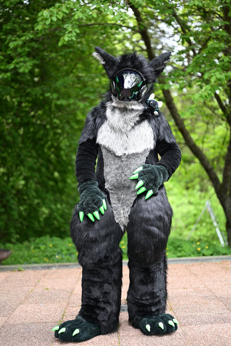 KiesellDave's tweet photo. Happy #FursuitFryday from x-path, beeep! 😊

📸 Sand 
🧵 @Shiryudesign_de 
#protogen #furry https://t.co/m9Z55KxNTU