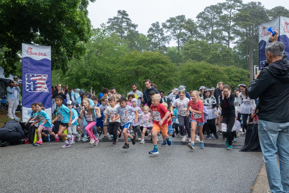 NnsoJ's tweet photo. This year, a dozen Newport News Sheriff's Office Deputies were proud to assist with traffic control for the 19th annual Chick-fil-A 10K/5K, winding past the scenic Mariners' Museum and Lions Bridge for one of the Peninsula's most beloved Memorial Day weekend traditions. https://t.co/FHh1AbjT09