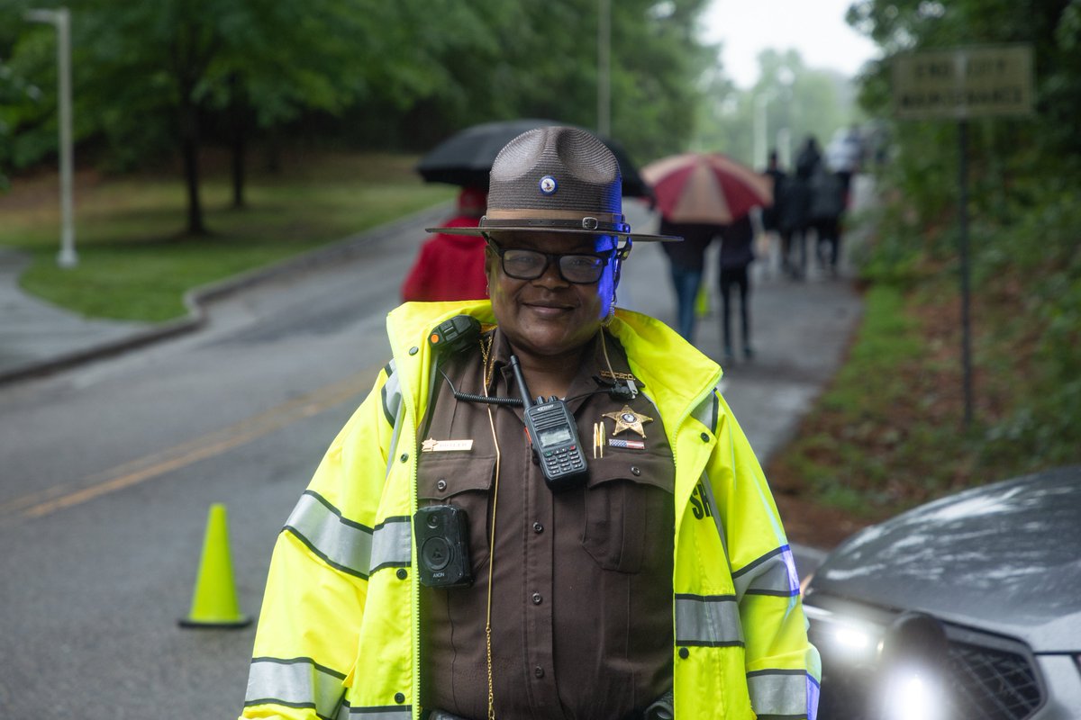 NnsoJ's tweet photo. This year, a dozen Newport News Sheriff's Office Deputies were proud to assist with traffic control for the 19th annual Chick-fil-A 10K/5K, winding past the scenic Mariners' Museum and Lions Bridge for one of the Peninsula's most beloved Memorial Day weekend traditions. https://t.co/FHh1AbjT09