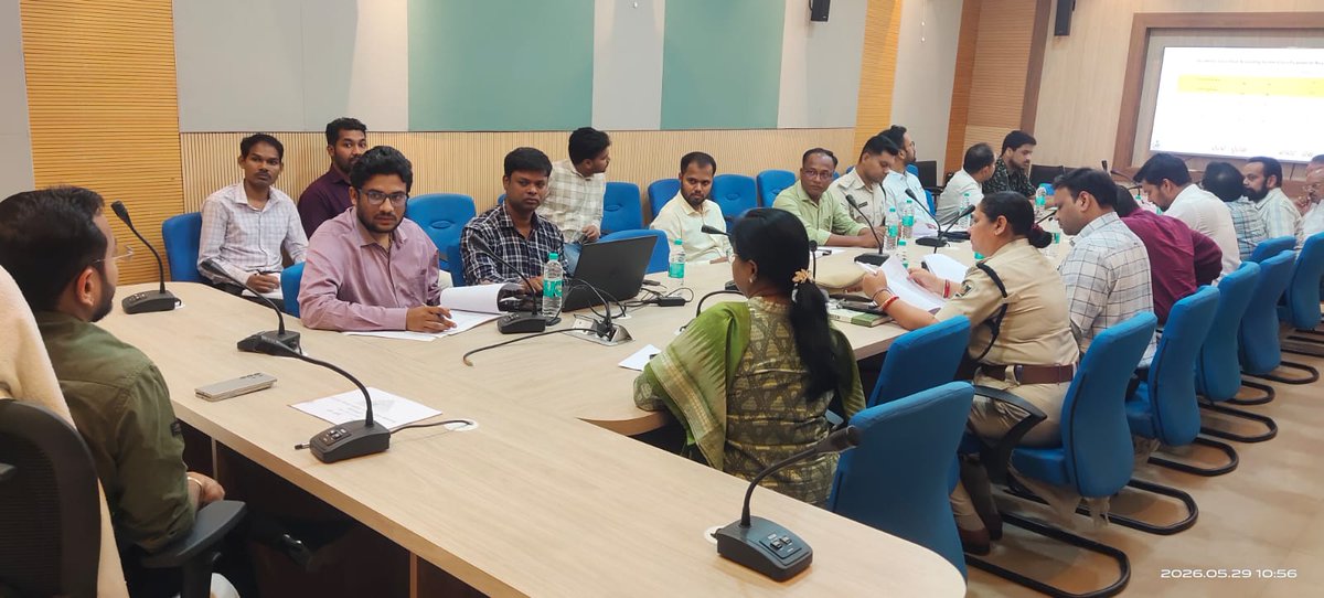 RtoBolangir's tweet photo. Today, Dist. Road Safety Meeting was concluded under the chairmanship of the Collector & DM, Bolangir. Discussions were held regarding enforcement activities, road engineering defects rectification, PM-Rahat assistance, and the constitution of the Highway Task force.
#DRSC https://t.co/Dsq1EhVmBO